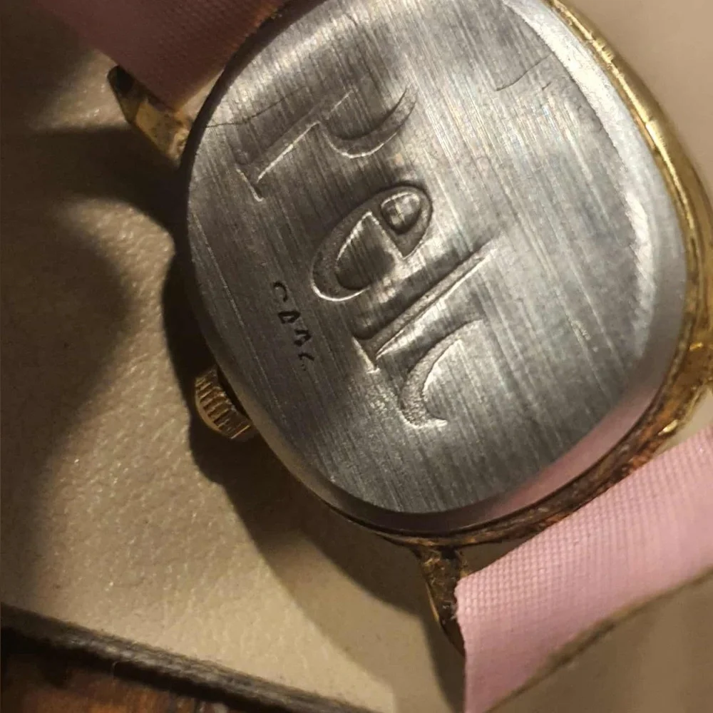 🦋10/$20🦋 Pele Goldtone /Pink Leather Women's Watch